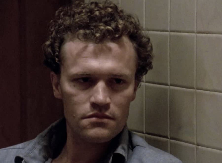 Henry (Michael Rooker) vo