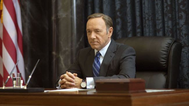 Kevin Spacey ako Frank Underwood zo seriálu House of Cards
