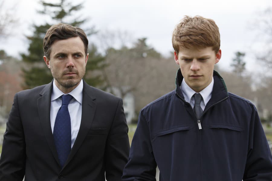 Casey Affleck (vľavo) a Lucas Hedges vo filme Manchester by the sea.