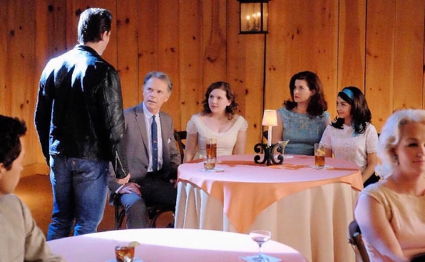 Na snímke (sprava) Sarah Hyland, Debra Messing, Abigail Breslin,Bruce Greenwood a Colt Prattes