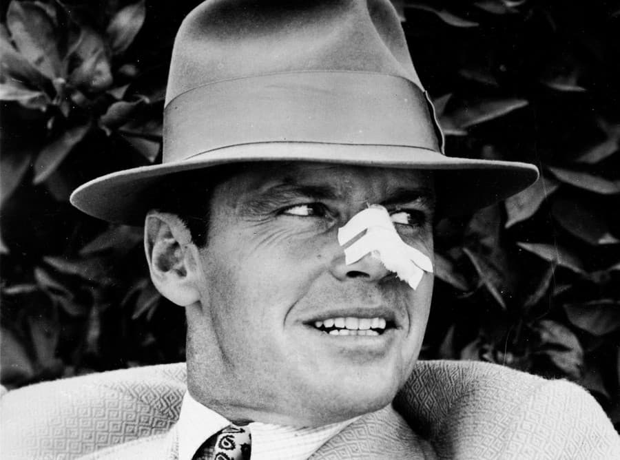 Jack Nicholson v snímke Čínska štvrť so zlomeným nosom