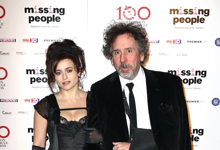 Tim Burton so svojou exmanželkou Helenou Bonham Carter. (Foto: SITA/AP/Jon Furniss Photography/Invision)