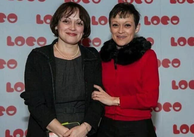 Lisa Burns, Louise Burns