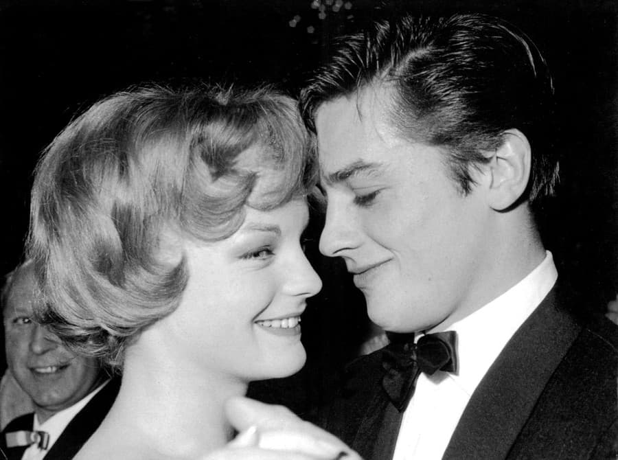 Romy Schneiderová a Alain Delon v roku 1959 (Zdroj: TASR/picture alliance/dpa)