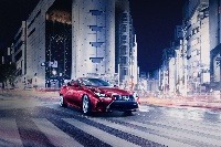 Lexus RC kupé je dvojdverový príbuzný modelu Lexus IS.