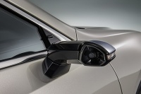 Lexus bez spätných zrkadiel