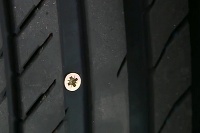 Samoopravná pneumatika