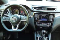 Nissan a jeho vystrelovací znak