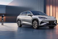 Mercedes EQS Solid State a BYD Sealion 7
