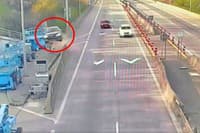 Auto nabehlo na betónovú zábranu a preletelo niekoľko metrov vzduchom