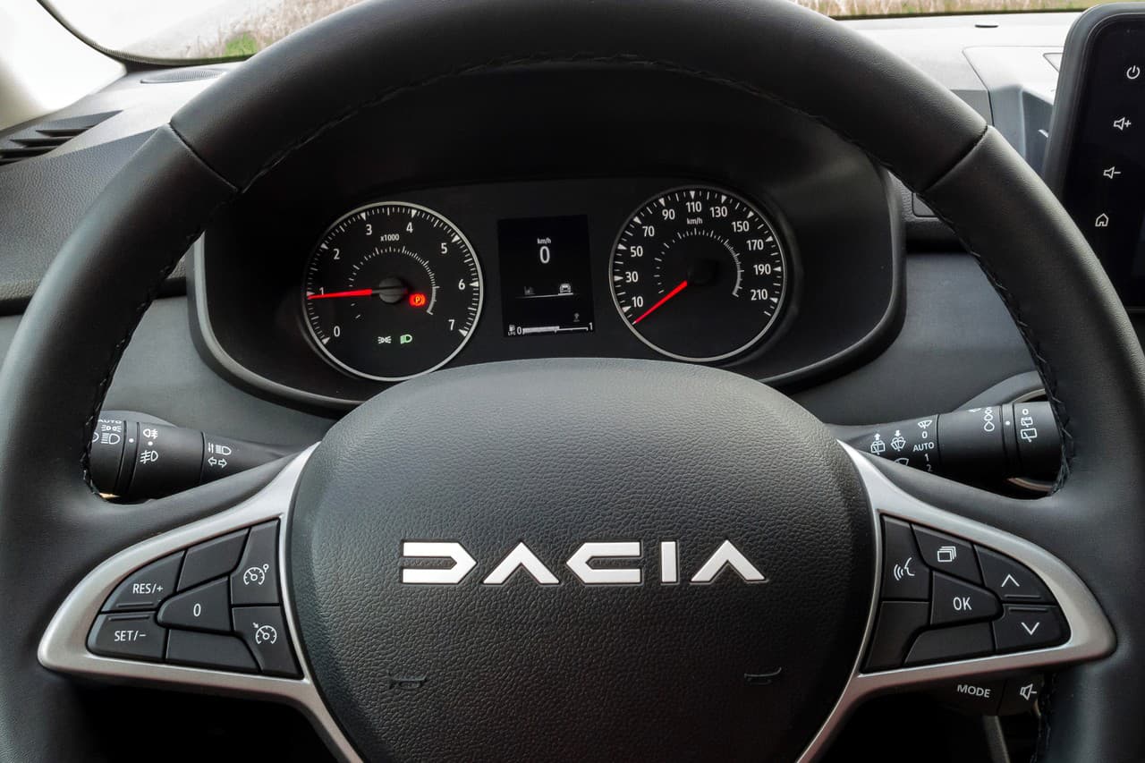 TEST Dacia Jogger Extreme Rodinn Auto Foto Gal ria Podkapotou sk TEST Dacia Jogger Extreme Rodinn Auto Foto Gal ria Podkapotou sk