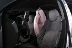 Centrálny airbag oddeľuje spolucestujúcich
