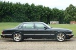 Jaguar XJR V8 vyzerá