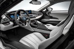 BMW i8 má interiér