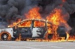 Auto v plameňoch