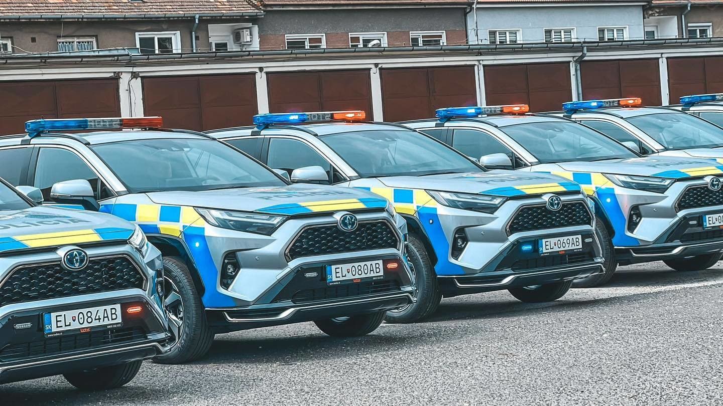 Nové policajné plug-in hybridné Toyoty RAV4