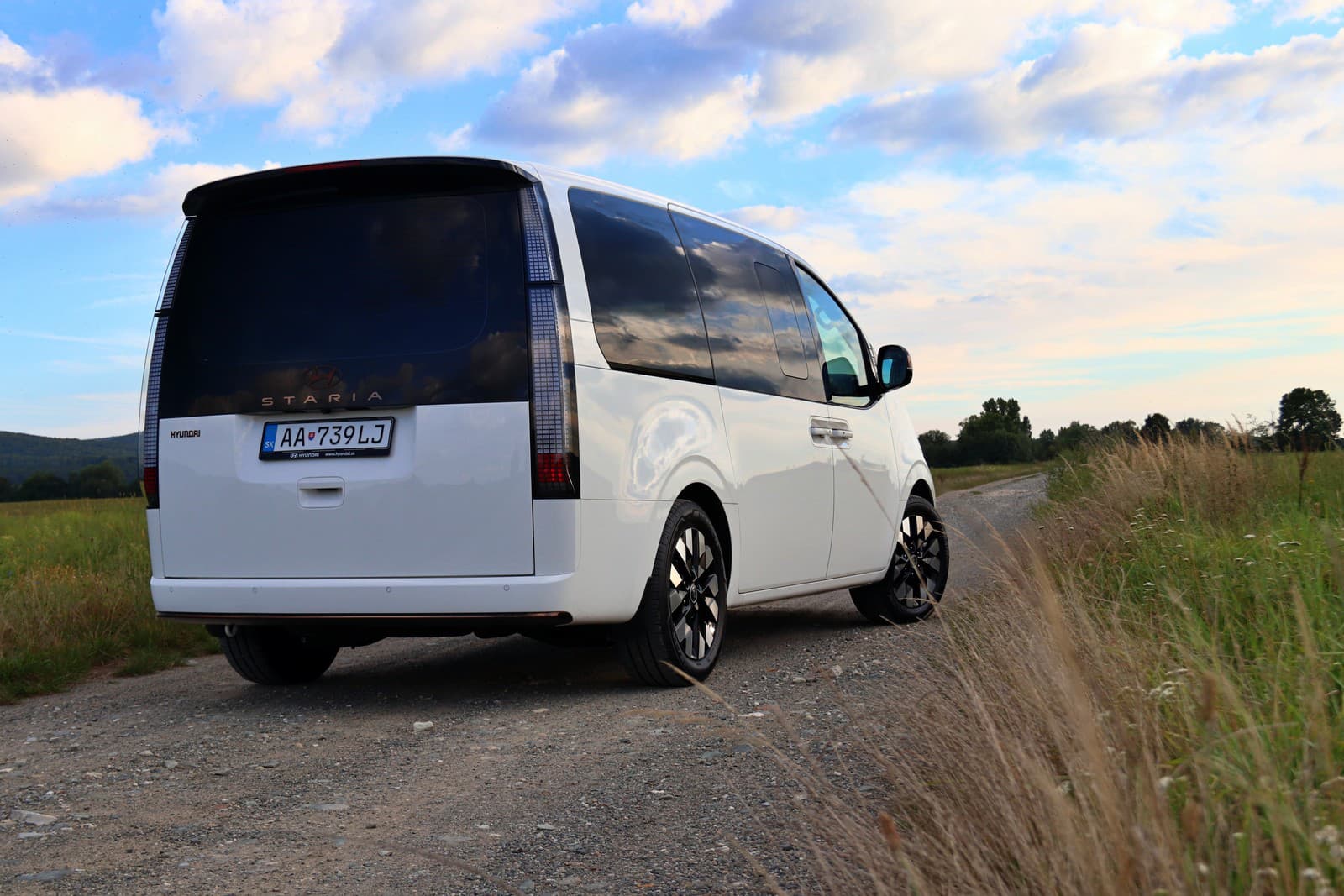 Hyundai Staria HEV