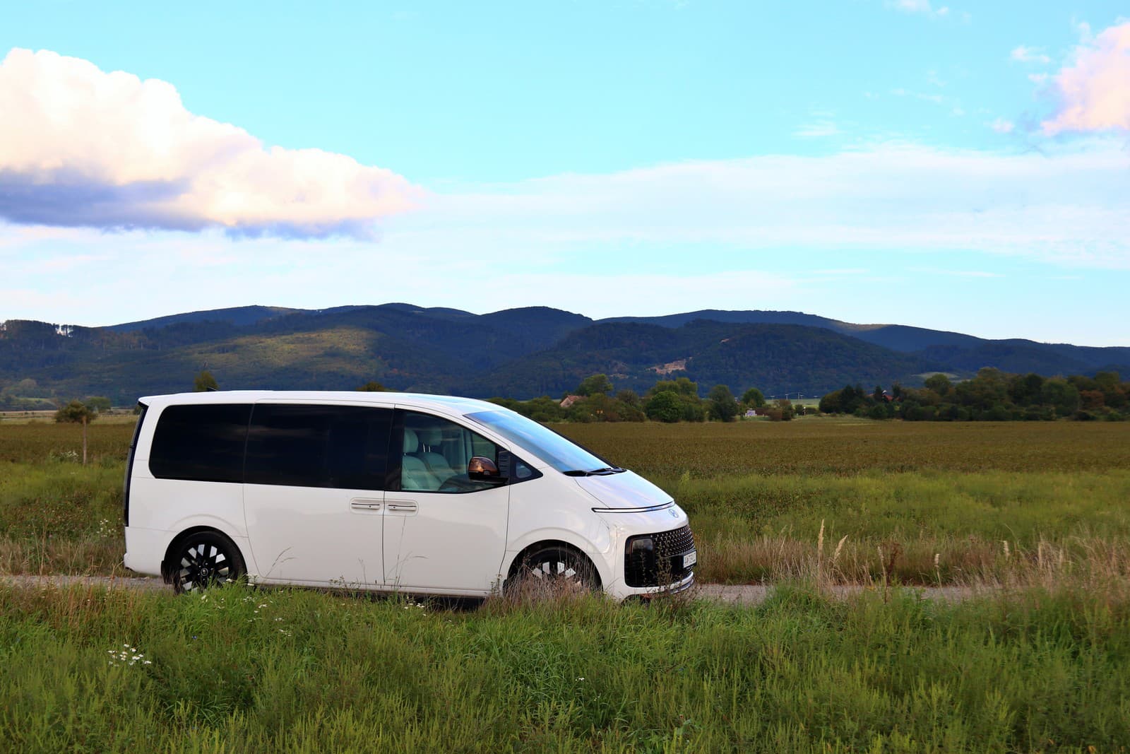 Hyundai Staria HEV