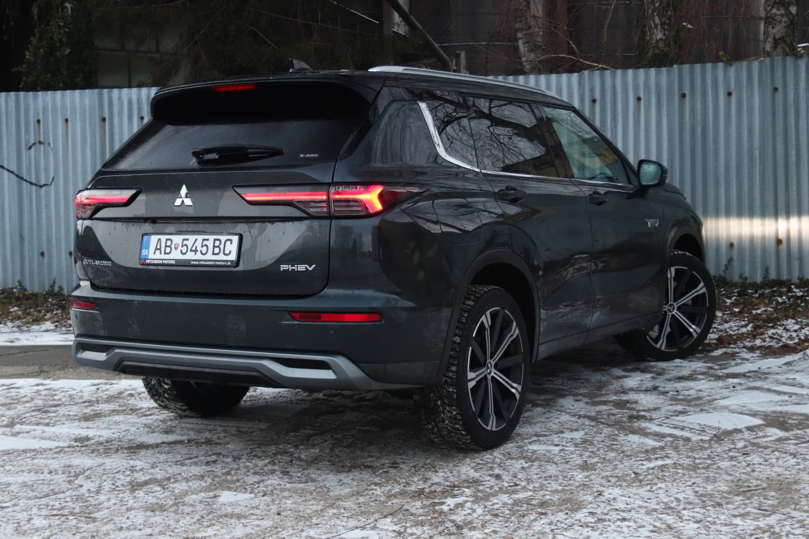 Mitsubishi Outlander PHEV 2025