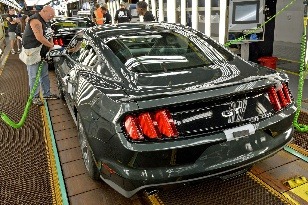 Ford Mustang začali vyrábať