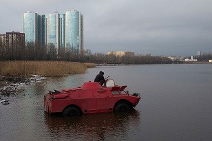 Obrnený transportér BRDM-2 ako