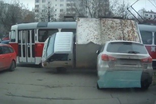 Električka kontra dodávka