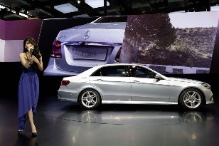 Uvedenie modelu Mercedes-Benz E-Class