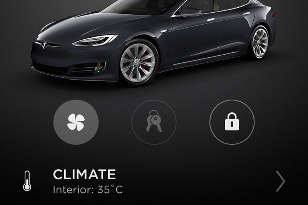 Tesla S prešla 900