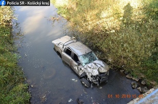 Ford Ranger v potoku