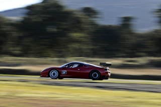 Nehoda v 220 km/h
