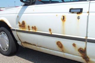 hrdza a auto
