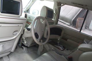 Nissan Patrol s volantom