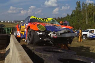 Porsche pristálo na bariére