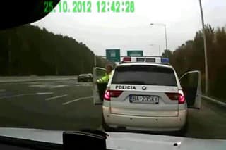 Policajti zastavili vodiča na