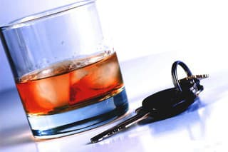 Alkohol za volantom určite