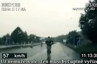 Cyklista na diaľnici