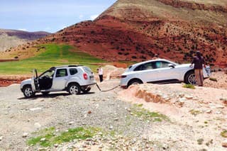 Dacia vytiahla Porsche Macan!