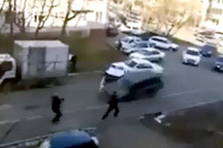 Subaru Forester uniká policajtom