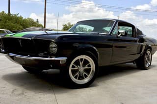 Elektrický Mustang a Datsun