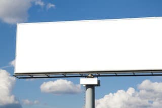 Billboardy zo stredových cestných