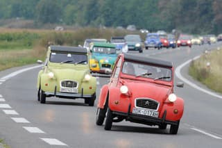 Kačice Citroeny 2CV počas