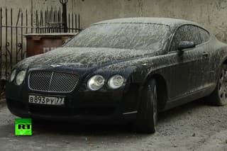 Bentley Continental poliali cementom