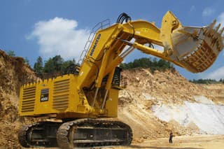 Veľký bager Komatsu si