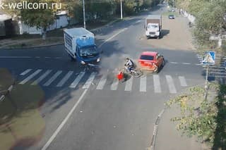 Nákladiak nedal prednosť nikomu.