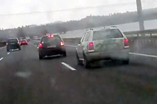 Vybrzďovanie je arogantné správanie