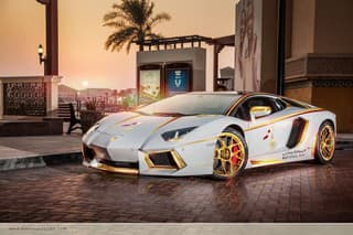 Pozlátené Lamborghini Aventador LP700-4