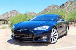 Tesla S hotel
