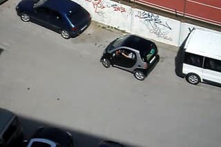 Ako parkujú ženy? Niektoré