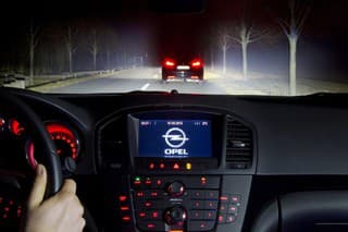 Opel chystá svetlá sledujúce
