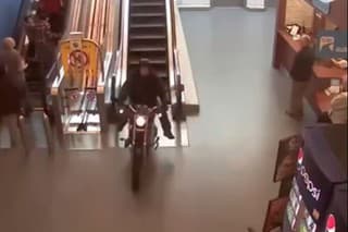 Motorkár ušiel policajtom cez